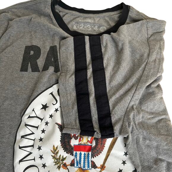 Ramones Band Tee Seal Graphic Gray Short Sleeve Banded Collar Sleeves Size 2XL - Picture 5 of 5